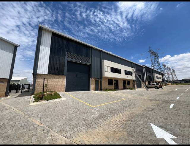 571M² WAREHOUSE TO LET IN SAMRAND BUSINESS PARK